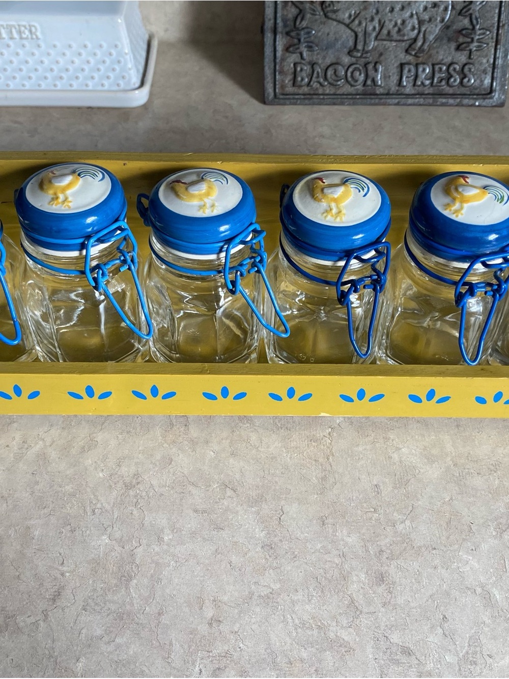 Vintage Rooster Spice Rack & Jars Set of 6 - Farmhouse Primitive Kitchen Decor